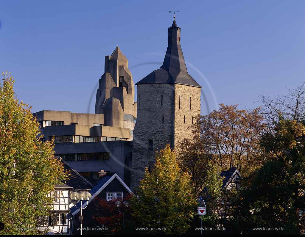 Bensberg, Bergisch Gladbach, Rheinisch-Bergischer Kreis, Blick auf Burgturm und neues Rathaus