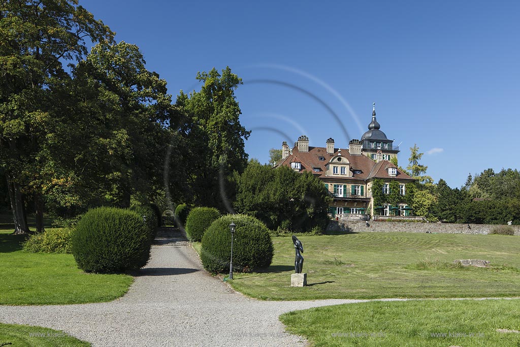 Bergisch Gladbach, Schloss Lerbach mit Englischem Landschaftspark; Bergisch Gladbach, castle Schloss Lerbach with an english landscape park.