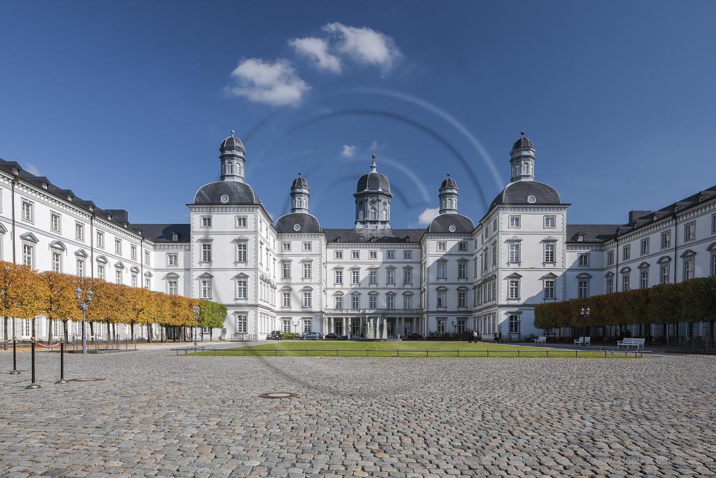 Bergisch Gladbach-Bensberg, Schloss Bensberg, es ist ein im fruehen 18. Jahrhundert erbautes Jagdschloss, das heute als Hotel genutzt wird; Bergisch Gladbach-Bensberg, castle Schloss Bensberg.