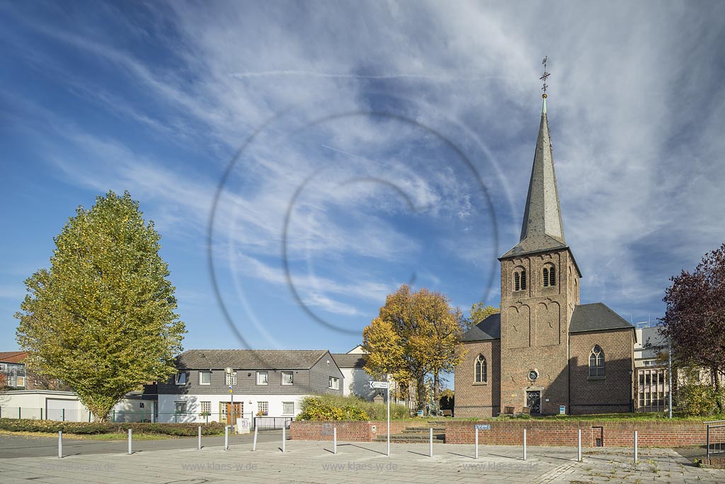 Leverkusen-Wiesdorf, St. Antonis, eine kleine neugotische Backsteinhallenkirche aus dem 17. Jahrhundert (1661 - 1664).