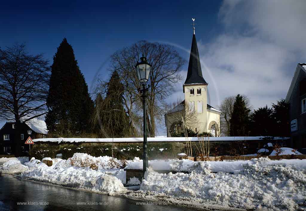 Hohkeppel, Lindlar, Oberbergischer Kreis, Bergisches Land, Blick auf Pfarrkirche in Winterlandschaft, Schneelandschaft