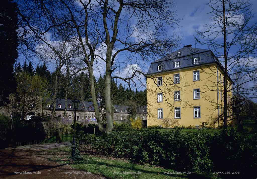Lindlar, Oberbergischer Kreis, Bergisches Land, Blick auf Schloss Heiligenhoven
