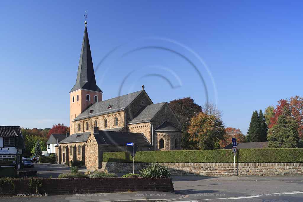 Lohmar, Rhein-Sieg-Kreis, Blick auf Katholische Pfarrkirche