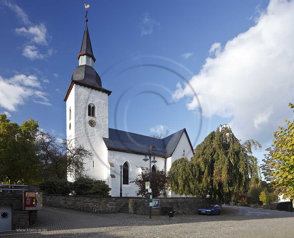Nuembrecht Marienberghausen, bunte Kerk, eine der fuenf oberbergischen bunten Kirchen, bekannt wegen ihrer Wandmalereien; Nuembrecht Marienberghausen, evangelic parish chuch