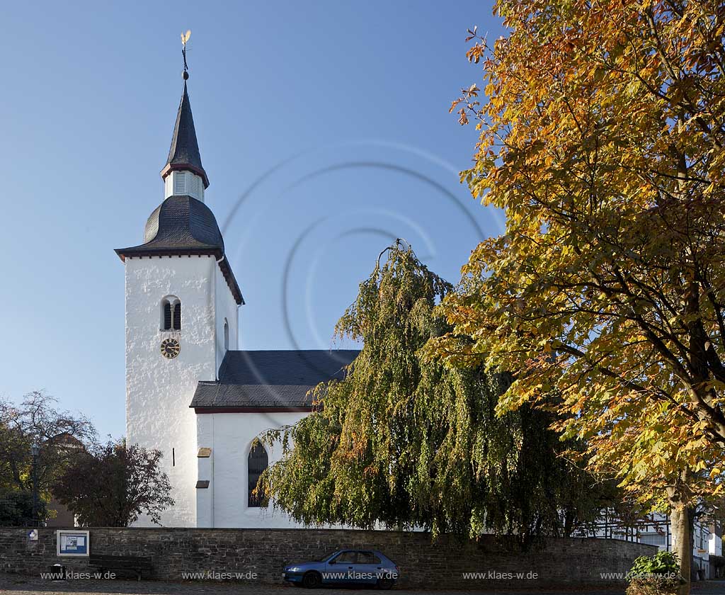 Nuembrecht Marienberghausen, bunte Kerk, eine der fuenf oberbergischen bunten Kirchen, bekannt wegen ihrer Wandmalereien; Nuembrecht Marienberghausen, evangelic parish chuch