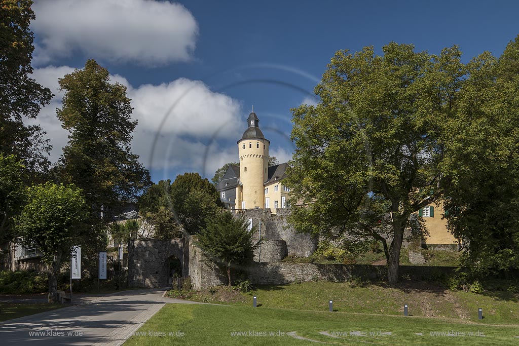 Nuembrecht, Blick auf Schloss Homburg nach der Renovierung. Nach vierjeahrigen Umbauarbeiten, ist es ein moderner Museums- und Ausstellungsort; Nuembrecht, view to castle Homburg.
