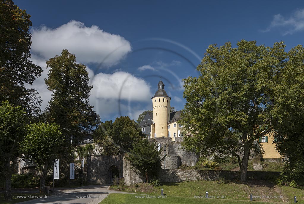 Nuembrecht, Blick auf Schloss Homburg nach der Renovierung. Nach vierjeahrigen Umbauarbeiten, ist es ein moderner Museums- und Ausstellungsort; Nuembrecht, view to castle Homburg.