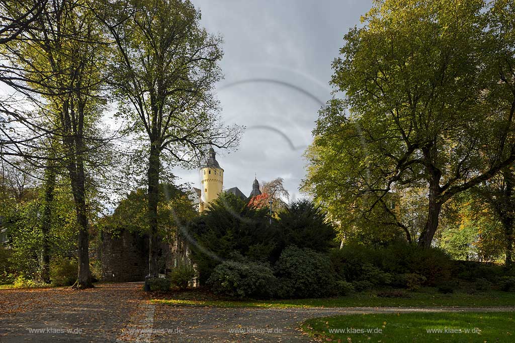 Nuembrecht Schloss Homburg in Herbststimmung mit Wolken, Nuembrecht castle Homburg in autumn atmosphere