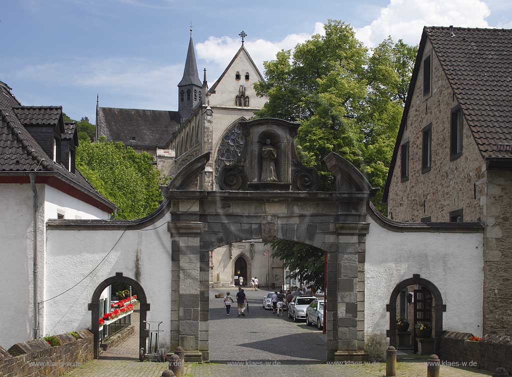 Odenthal Altenberg, Blick durch die Marienpforte auf Altenberger Dom