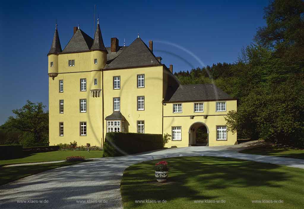 Odenthal, Rheinisch-Bergischer-Kreis, Blick auf Schloss Stauweiler mit Schlosspark