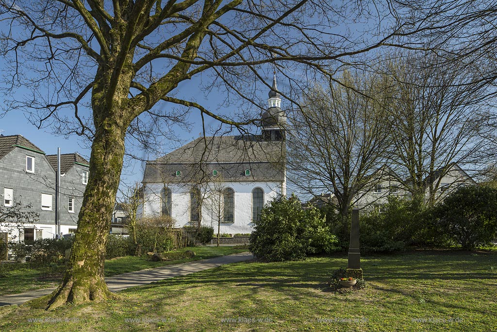 Radevormwald, Evangelisch Lutherische Kirche mit "Parc de Chateaubriant"; Radevormwald, evangelical church Lutherische Kirche with "Parc de Chateaubriant".