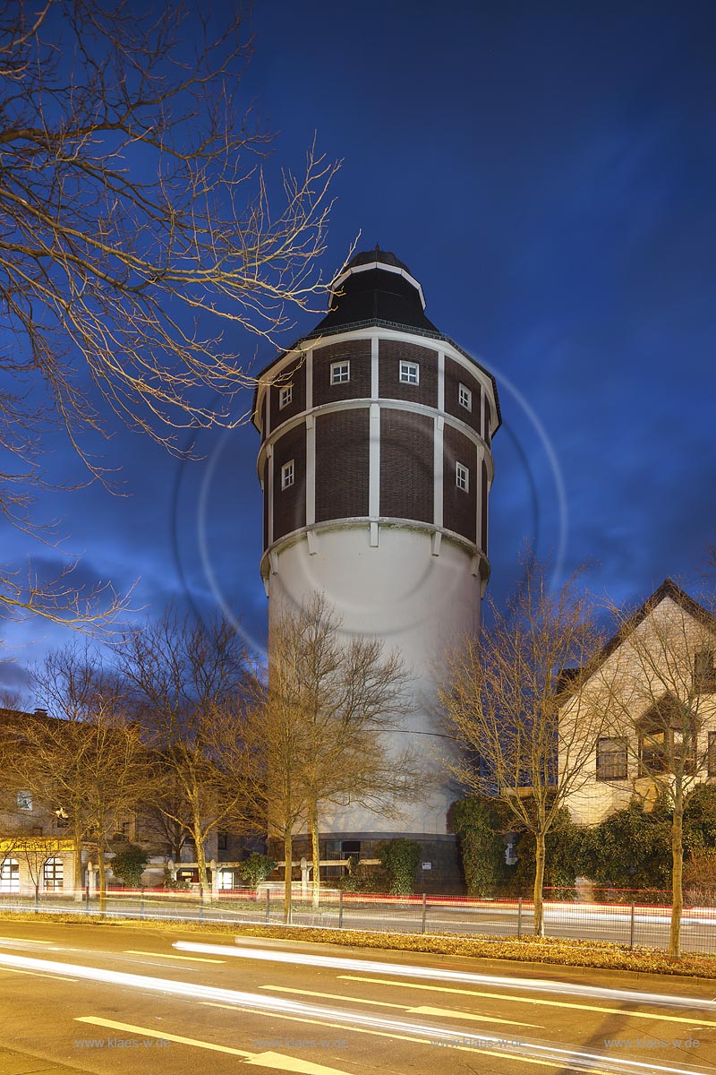 Remscheid Hochstrasse , Wasserturm, im Volksmund Waterboelles zur blauen Stunde; Remscheid, water tower during blue hour