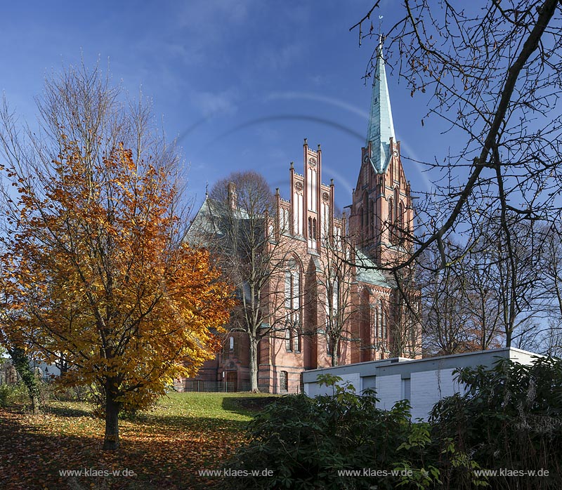 Remscheid Stadtmitte, Evangelische Lutherkirche, der Ziegelsteinbau wurde 1893 im neogotischen Stil erbaut; Remscheid Stadtmitte, evangelic church Lutherkirche.