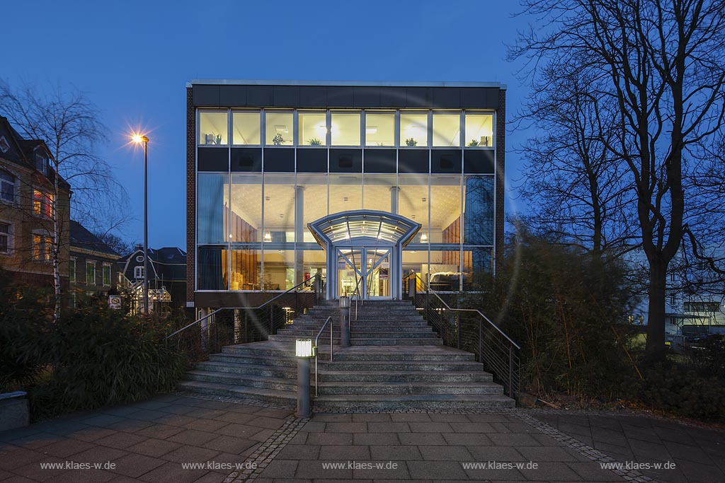 Remscheid, Zentralbibliothek zur Blauen Stunde;  Remscheid, main library at blue hour.