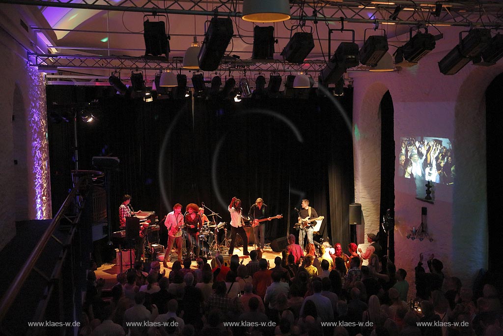 Remscheid Lennep, Kulturzentrum Klosterkirche, "Soul Shake Party" mit der "Jim Rockford Band"; Remscheid Lennep, cultural centre / cultural center Klosterkirche, "Soul Shake Party" with "Jim Rockford Band".