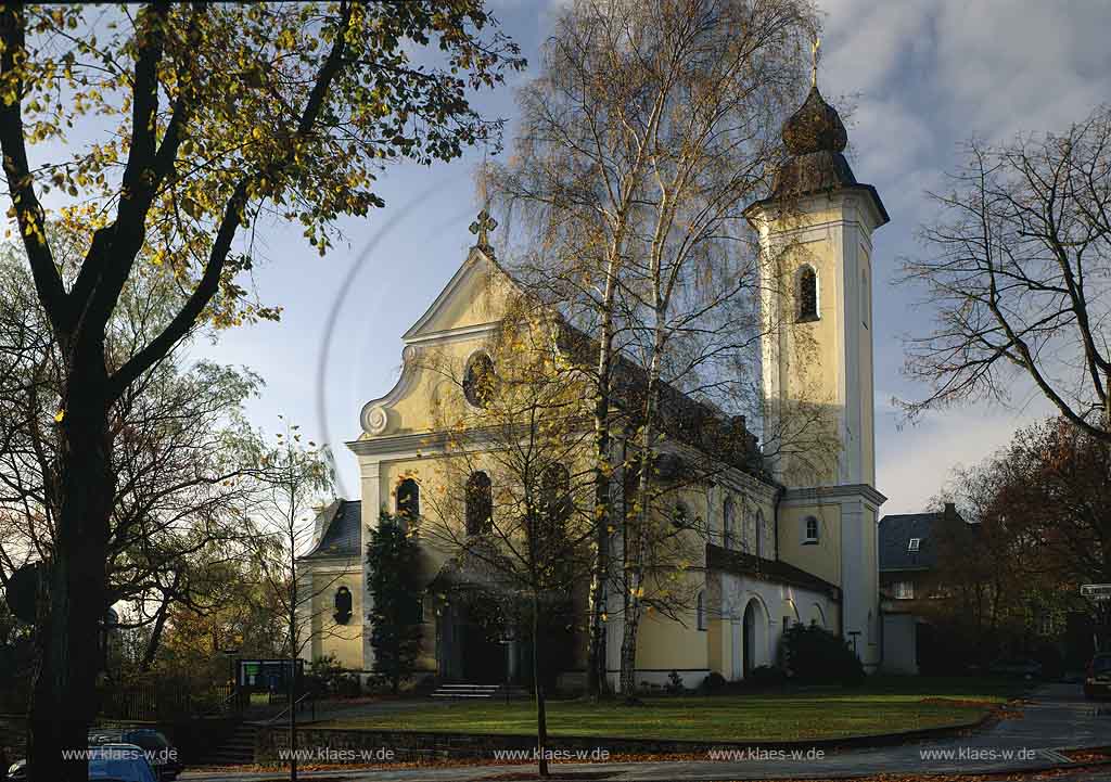 Luettringhausen, Lttringhausen, Remscheid, Regierungsbezirk Dsseldorf, Blick auf Kreuz Kirche im Herbst