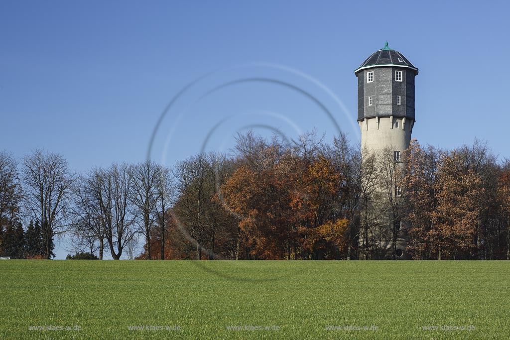 Remscheid-Luettringhausen, Blick auf den Wasserturm im Spaetherbst, er steht unter Denkmalschutz und stellt eine weithin sichtbare Landmarke dar; Remscheid-Luettringhausen, view to the water tower in late autumn