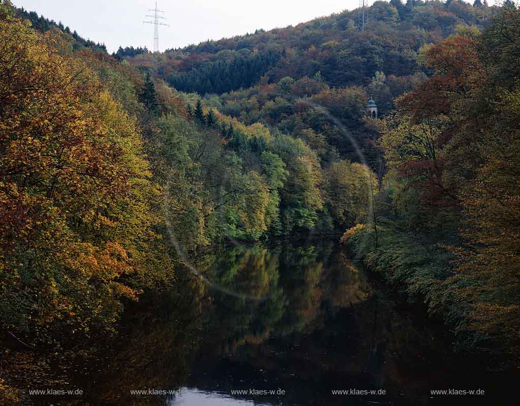 Mngsten, Muengsten, Solingen, Regierungsbezirk Dsseldorf, Blick auf Wupper und Landschaft mit Diederichstempel im Herbst