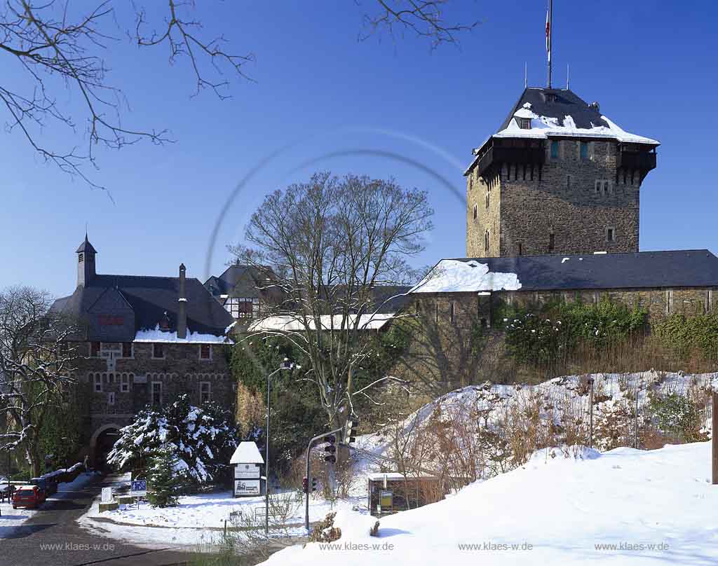 Burg, Solingen, Bergisches Land, Schloss Burg, Blick auf Schloss Burg in Winterlandschaft, Stammschloss der Grafen und Herzoege von Berg, erbauer Adolf II. von Berg