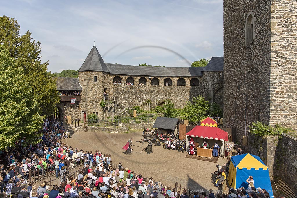 Solingen-Burg, Schloss Burg Ritterspiele, Die Georgsritter e.V., "Die Hexe und der Pferdedieb"; Solingen-Burg, knights festival "Die Georgsritter e.V."