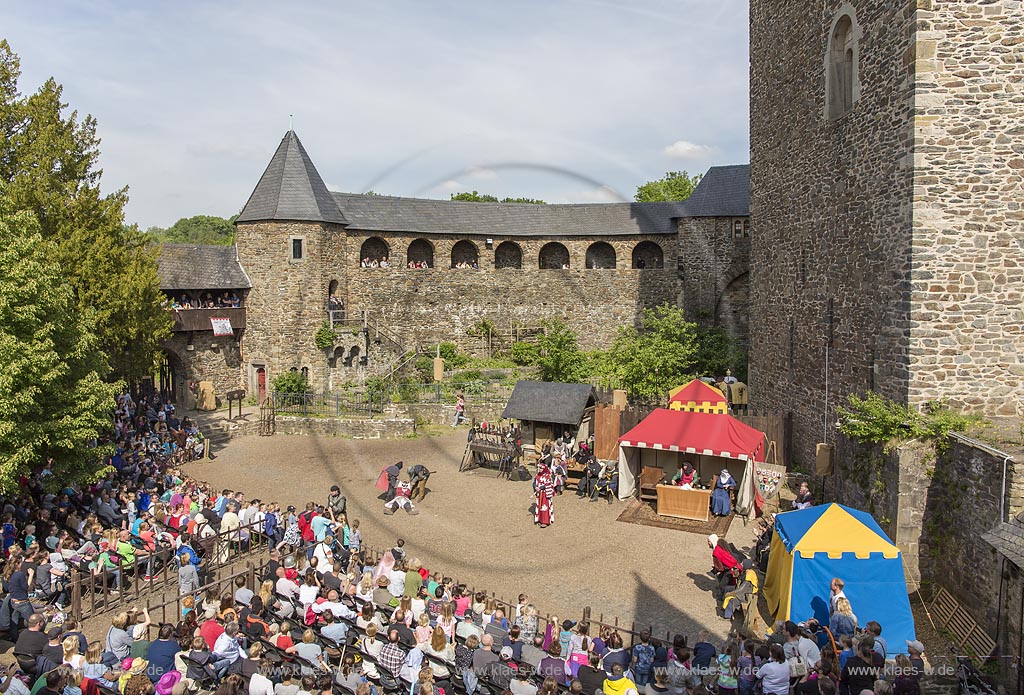 Solingen-Burg, Schloss Burg Ritterspiele, Die Georgsritter e.V., "Die Hexe und der Pferdedieb"; Solingen-Burg, knights festival "Die Georgsritter e.V."