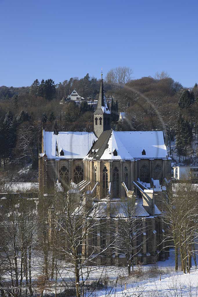 Odenthal Altenberg der Altenberger dom in verschneiter Winterlandschaft. Altenberg cathrdral in snow-covered landscape