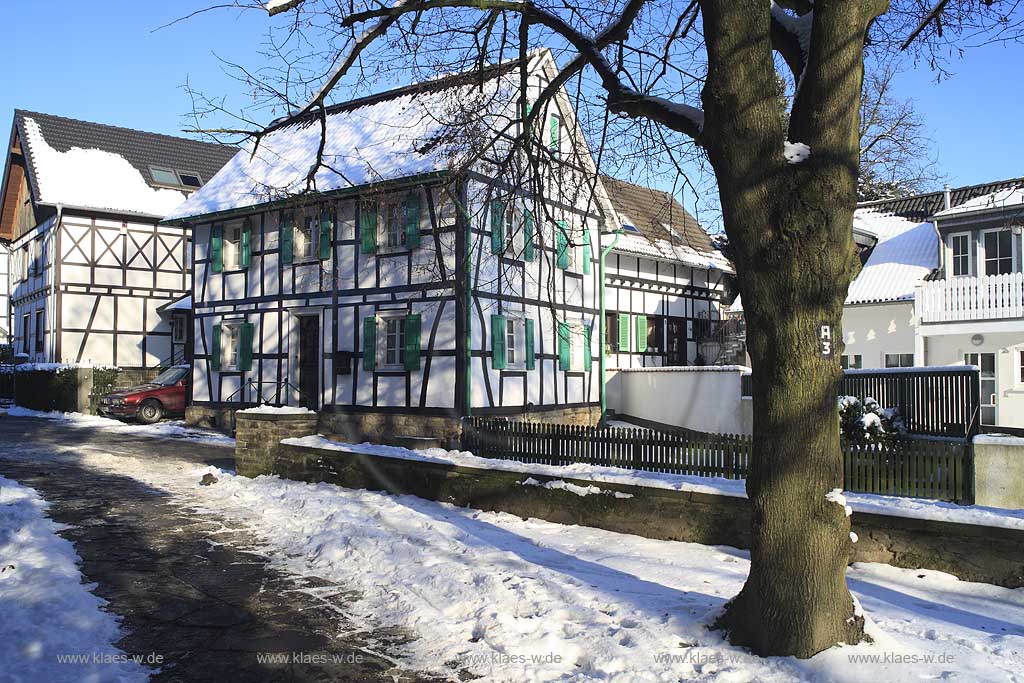 Overath Fachwerkhaus im Schnee; half-timbered house in snow