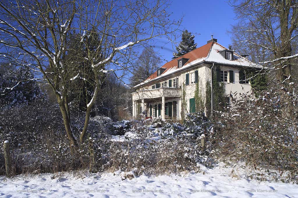 Overath Gut Eichthal in verschneiter Winterlandschaft; Estade Eichholz in snow-covered landscape