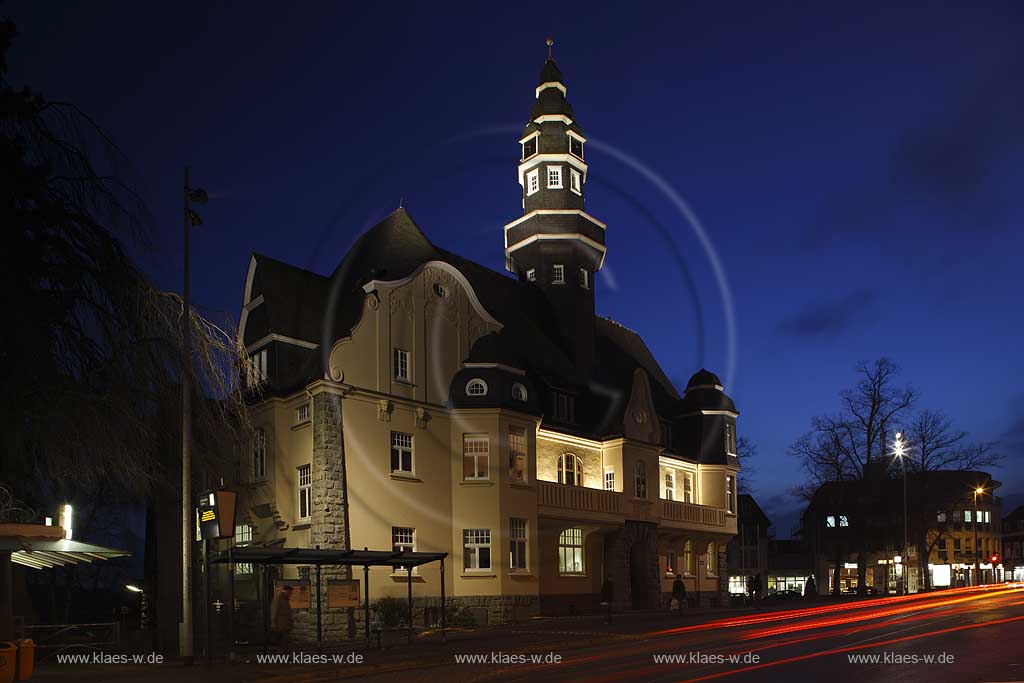 Remscheid-Lttringhausen Luettringhausen historisches Rathaus in nachtlicher Beleuchtung; historic al guildhall of Luettringhausen in nightlight illumination