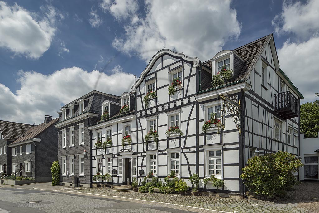 Das ehemalige Wohnhaus in Wermelskirchen-Dabringhausen, das heute das "Hotel Zur Post" beherbergt, stammt aus Jahr 1749.
