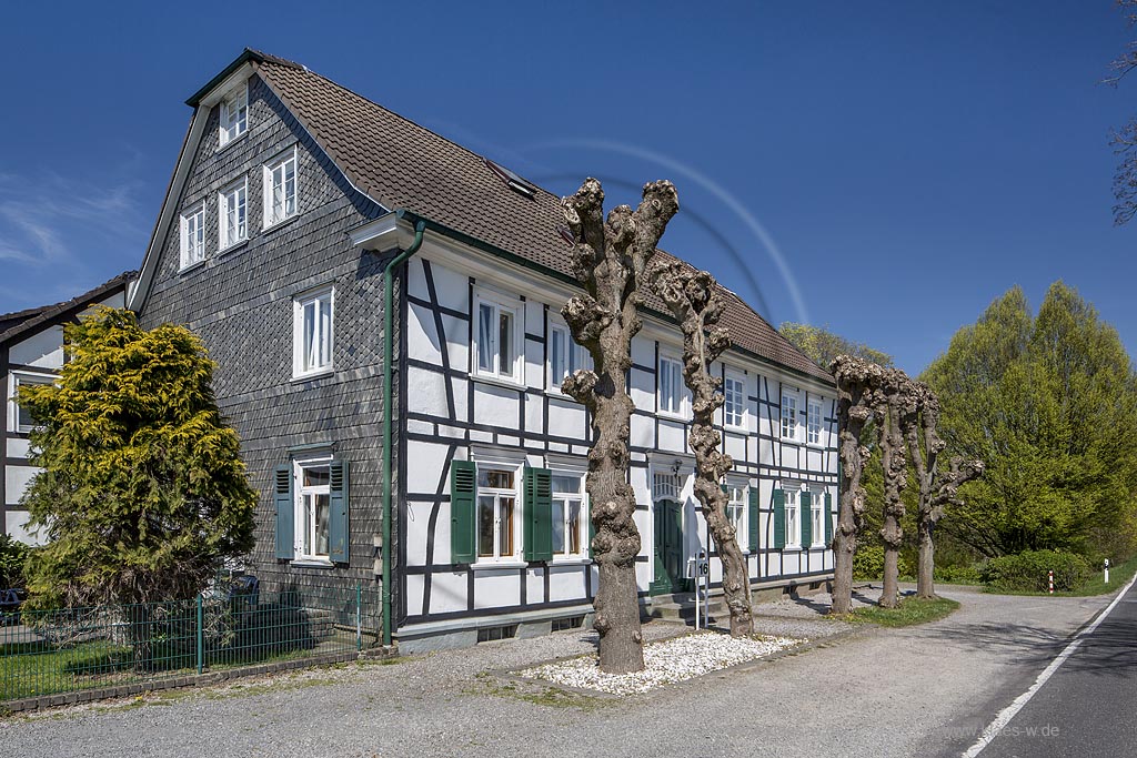 Wermelskirchen-Dhuenn, Kreckersweg 16, historisches fachwrkhaus; Wermelskirchen-Dhuenn, Kreckersweg 16, historical framework-house.