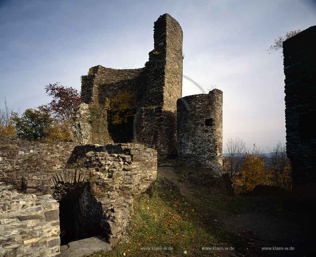 Windeck, Rhein-Sieg-Kreis, Blick auf Ruine Burg Windeck, Burgruine, Bergfried