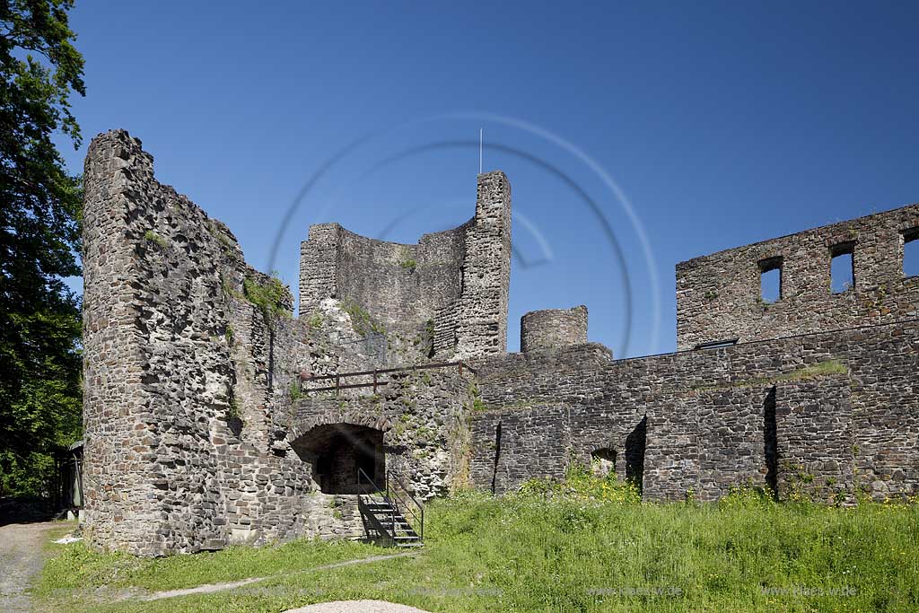Windeck Alt Altwindeck, Blick auf die Aussenmauern der burgruine Windeck; view to the wall of the ruin of castle Windek