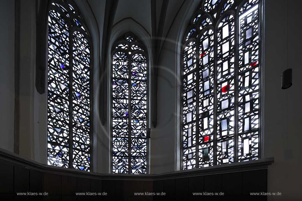 Wuelfrath  evangelische Stadtkirche Kirchenfenster Detail; Wuelfrath evangelic church windows