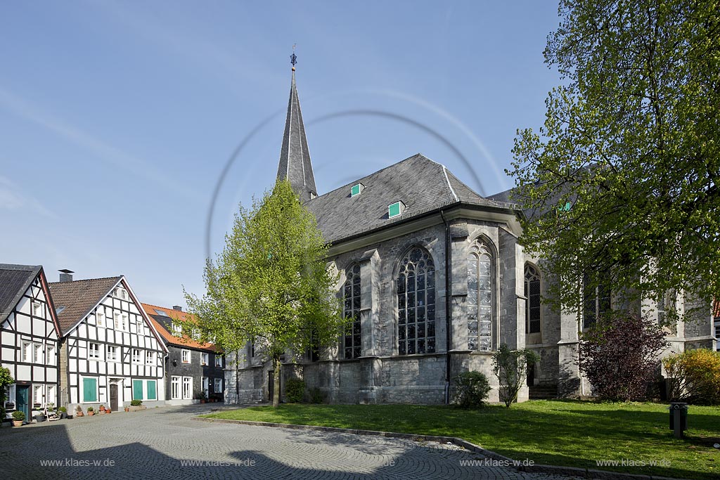 Wuelfrath, Kirchplatz mit evangelischer Kirche: Wuelfrath, church square with evangelic church