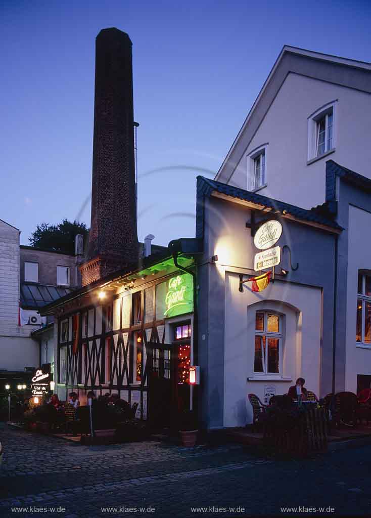 Barmen, Wuppertal, Regierungsbezirk Dsseldorf, Duesseldorf, Blick auf Gaststaette, Gaststtte Cafe Gaudi mit Biergarten im Abendlicht