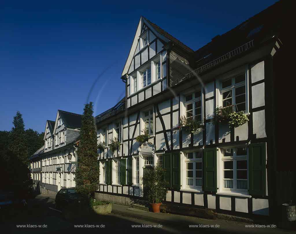 Barmen, Wuppertal, Regierungsbezirk Dsseldorf, Duesseldorf, Blick auf Fachwerkhaus in Eylauer Strasse in Sommerstimmung