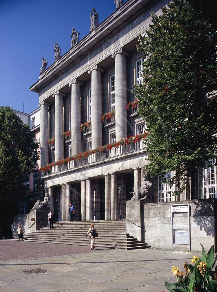 Barmen, Wuppertal, Regierungsbezirk Dsseldorf, Duesseldorf, Blick auf Rathaus, Johannes-Rau-Platz 1, in Sommerstimmung