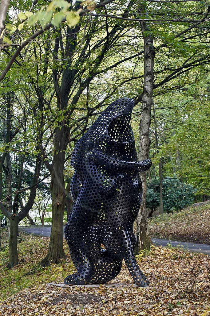 Wuppertal-Barmen Skulpturenpark Waldfrieden Tony Cragg Bronzeskulptur Ferryman anno 2001; Wuppertal-Barmen spulpture park Waldfrieden of Tony Cragg bronze sculpture Ferryman from 2001