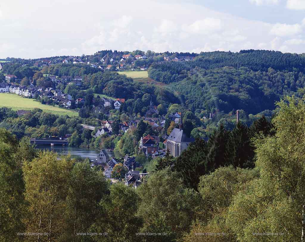 Beyenburg, Wuppertal, Regierungsbezirk Dsseldorf, Duesseldorf, Blick auf Stadt und Landschaft im Spaetsommer, Sptsommer
