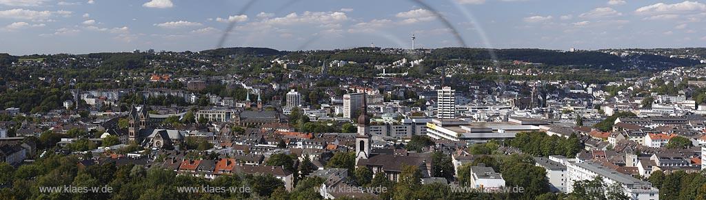 Wuppertal Elberfeld, Blick vom Grifflenberg auf die Stadt mit Christuskirche, St. Laurentius Kirche und Friedhofskirche, Wuppertal Elberfeld, view over the town.