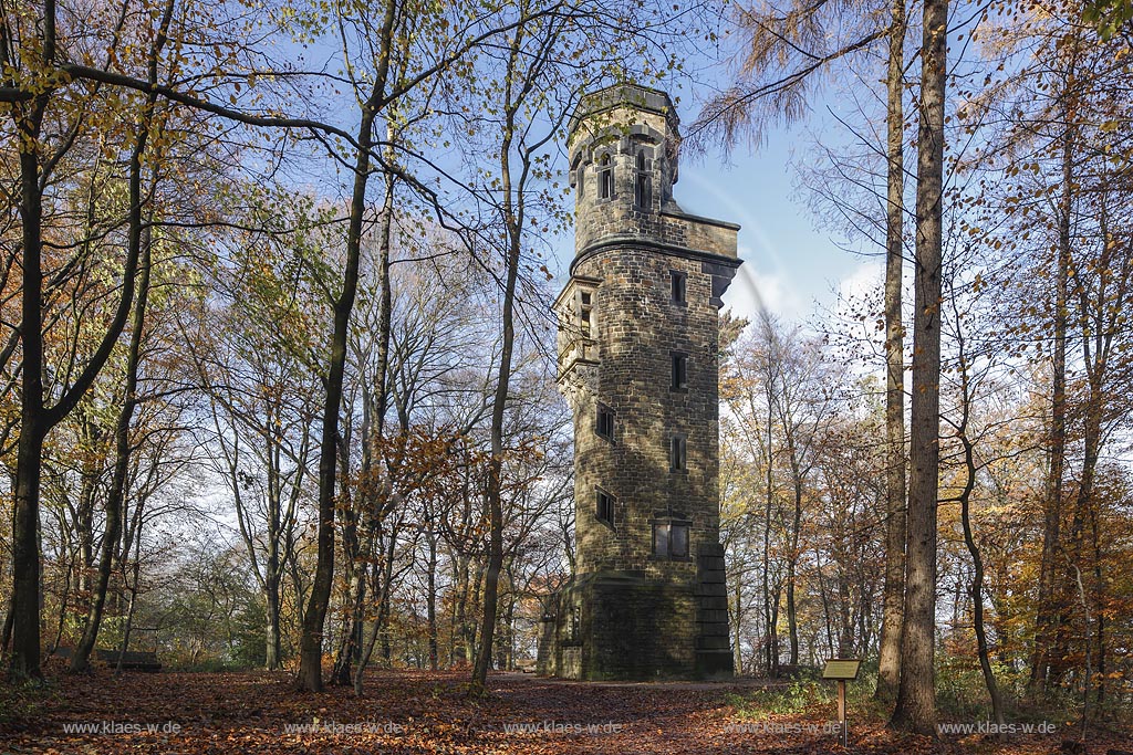 Wuppertal Elberfeld, Koenigshoehe mit Von-der-Heydt-Turm,  ein Aussichtsturm in 274 m Hoehe, der im Jahr 1892 aus Spenden des Elberfelder Bankiers "August Freiherr von der Heydt" errichtet und benannt wurde; Wuppertal Elberfeld, Koenigshoehe with tower Von-der-Heydt-Turm.