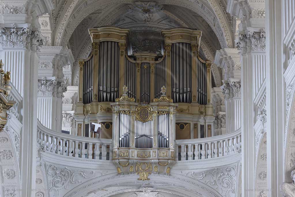 Dsseldorf, Duesseldorf, Niederrhein, Bergisches Land, Blick in Andreas Kirche mit Sicht auf Orgel, Orgelpfeifen