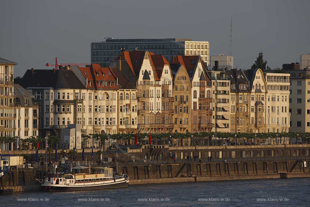 Hafen, Dsseldorf, Duesseldorf, Blick auf Fassaden am Schlossufer mit Promenade