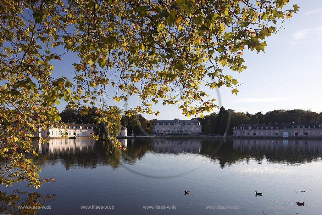 Duesseldorf-Benrath, Schloss Benrath mit Schlossteich in Herbststimmung mit Spiegelbild; Castle Benrath in autumn with mirror image