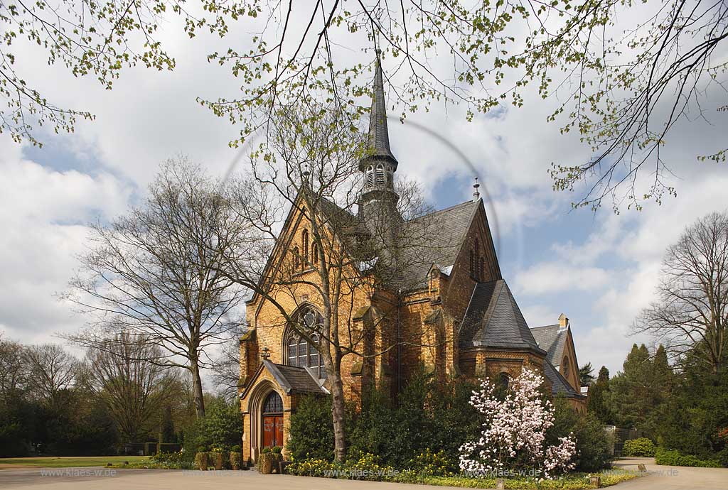 Duesseldorf Derendorf, Nordfriedhof, Kapelle im Fruehling; North cemetery, chapel in stringtime