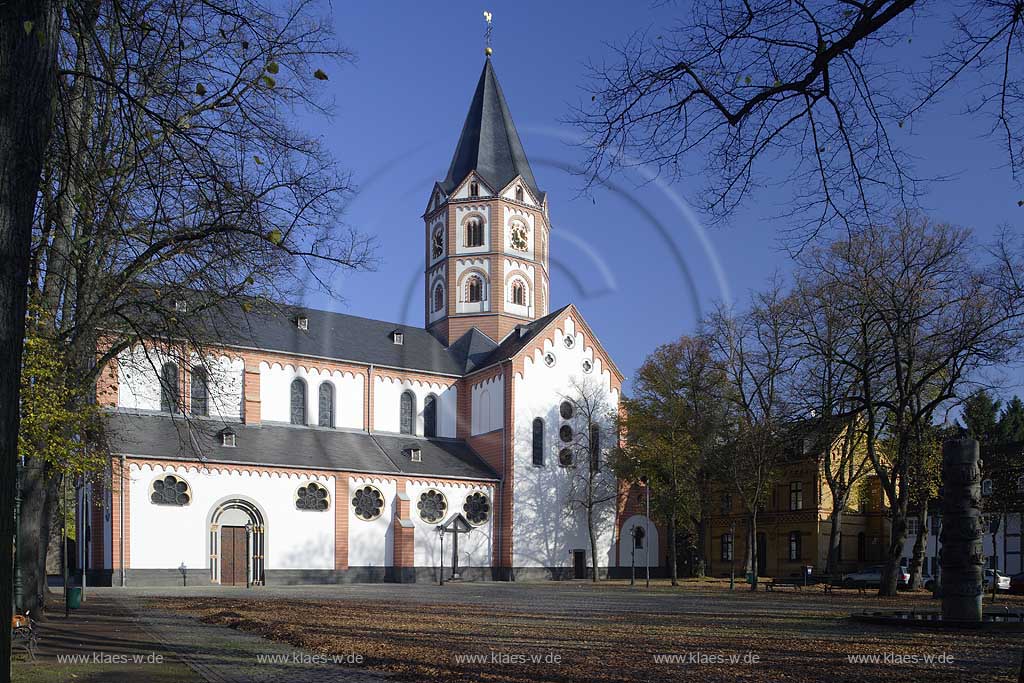 Dsseldorf, Gerresheim, Basilika St. Margareta, Herbststimmung, Gerricusplatz,  Brunnen