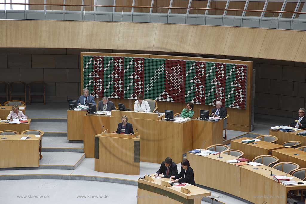 Blick in Landtag am Hafen, Neuer Hafen in Dsseldorf, Duesseldorf auf Plenum bei einer oeffentlichen Sitzung, Lesung