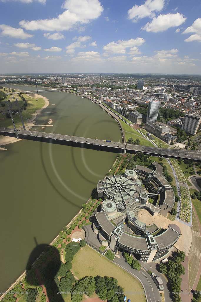 Panoramablick vom Rheinturm in Dsseldorf, Duesseldorf-Hafen auf Landtag und Rhein mit Sicht auf die Stadt