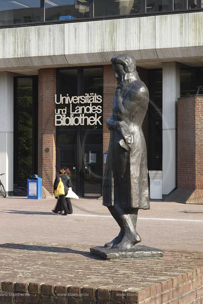 Wersten, Dsseldorf, Duesseldorf, Heinrich-Heine-Universitts und Landesbibliothek mit Heinrich Heine Denkmal, Bronzedenkmal